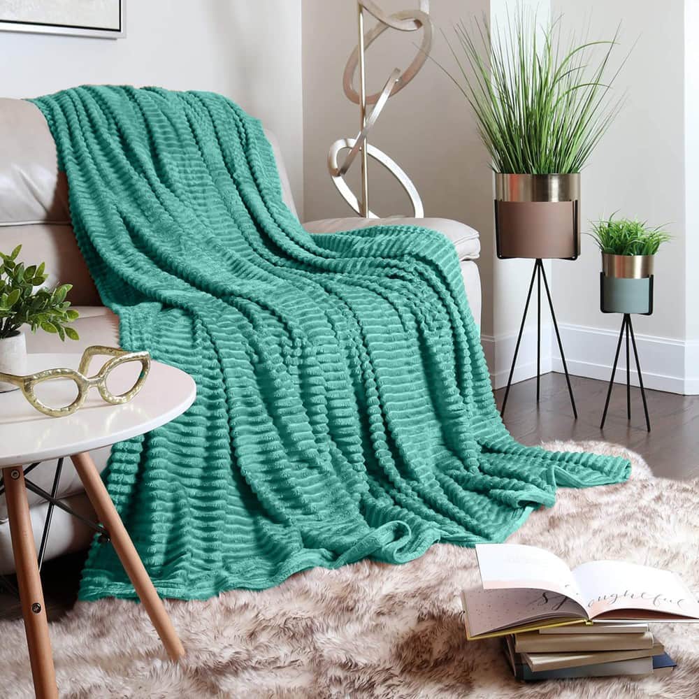 Throw Blanket, Pierre donna pumping Blanket (Turquoise